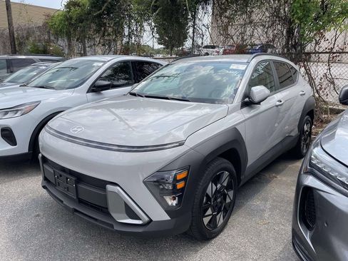 Used 2025 Hyundai Kona SEL FWD image 4
