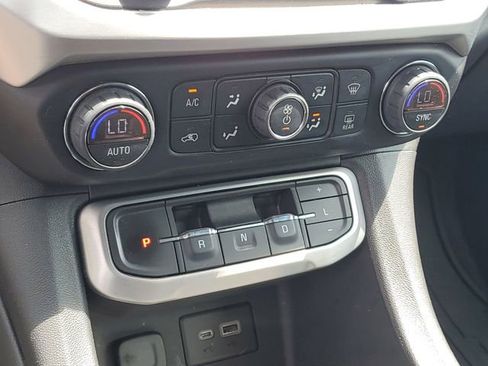 Certified 2021 GMC Acadia SLE w/ Driver Convenience Package image 19