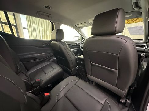 Used 2023 GMC Acadia SLT w/ Preferred Package image 19