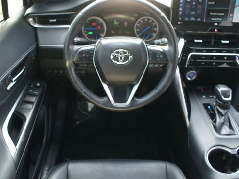 Used 2021 Toyota Venza Limited image 5