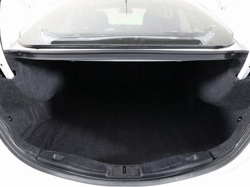 Used 2018 Ford Fusion SE w/ Equipment Group 201A image 12