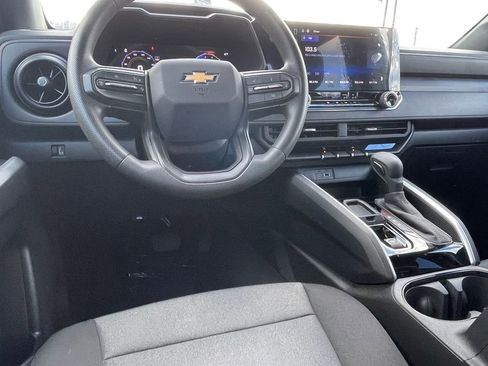 Used 2025 Chevrolet Colorado W/T image 9