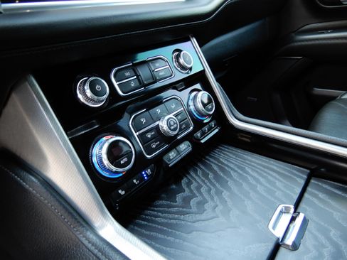 Used 2022 GMC Yukon Denali image 20