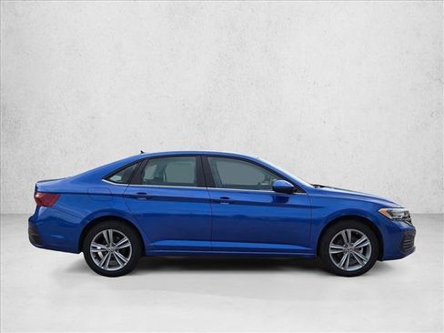 Used 2024 Volkswagen Jetta SE FWD image 4