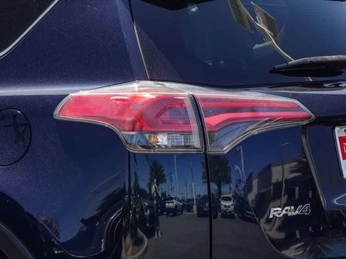 Used 2018 Toyota RAV4 LE FWD image 7
