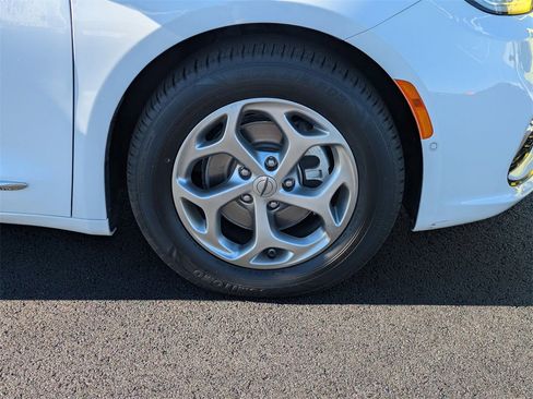 Used 2022 Chrysler Pacifica Limited image 24