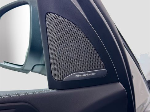 New 2026 BMW X5 xDrive40i w/ Climate Comfort Package image 22