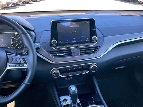 Used 2025 Nissan Altima 2.5 SR image 9