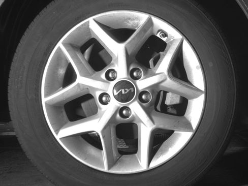 Used 2025 Kia Soul LX w/ LX Technology Package FWD image 13