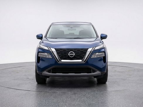 Used 2025 Nissan Rogue SV AWD/4WD image 2
