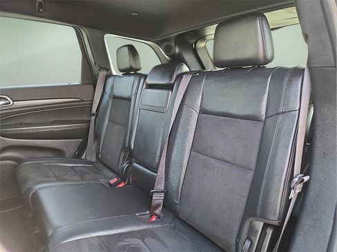 Used 2019 Jeep Grand Cherokee Altitude image 11
