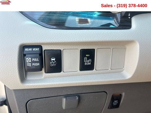 Used 2017 Toyota Sienna XLE FWD image 25