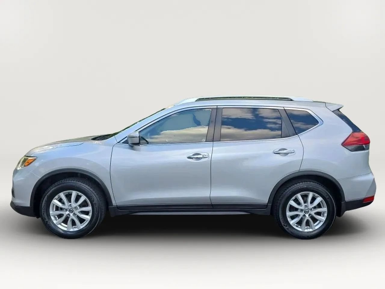 Used 2020 Nissan Rogue SV FWD image 5