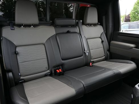 Used 2024 Chevrolet Silverado 2500 ZR2 w/ Technology Package AWD/4WD image 33