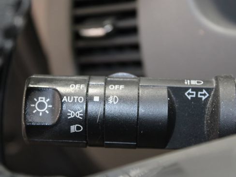 Used 2014 Nissan Frontier SL w/ SL Moonroof Package RWD image 21