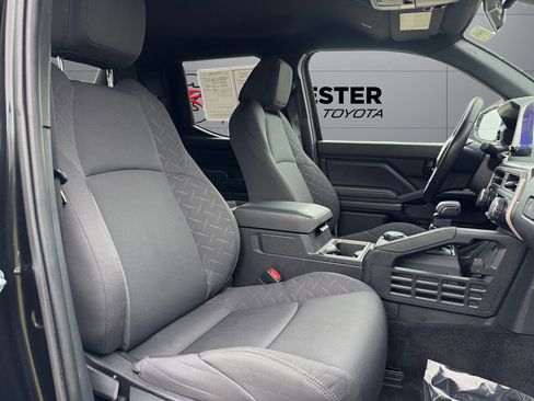 Certified 2024 Toyota Tacoma SR5 AWD/4WD image 17