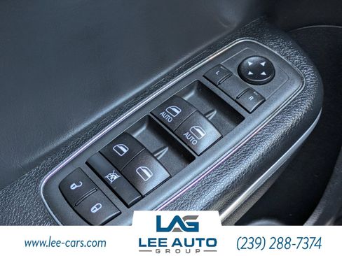 Used 2020 Dodge Charger SXT w/ Leather Interior Group RWD image 17