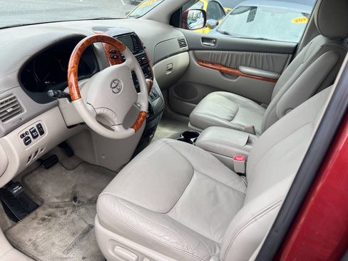 Used 2010 Toyota Sienna XLE Limited AWD/4WD image 7