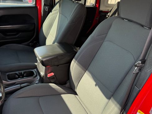 Used 2018 Jeep Wrangler Unlimited Sport AWD/4WD image 13