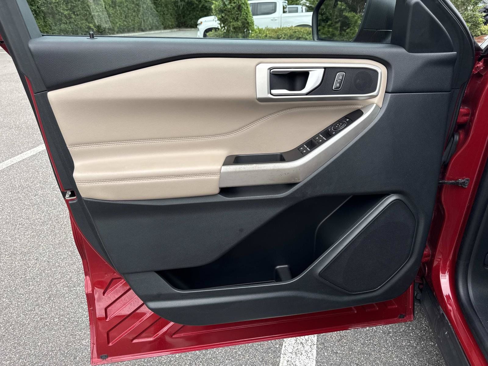 Used 2023 Ford Explorer XLT RWD image 18