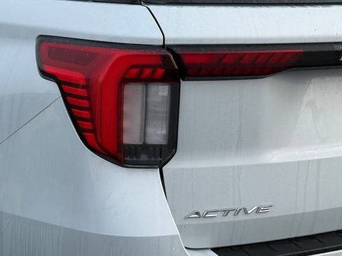 New 2026 Ford Explorer Active image 8