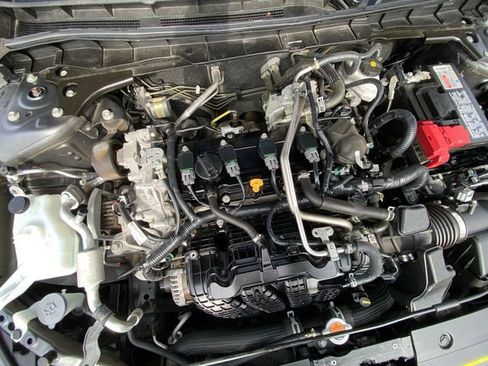Used 2024 Nissan Altima 2.5 SV FWD image 27
