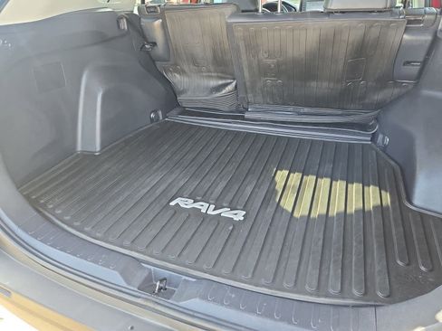 Used 2021 Toyota RAV4 XLE Premium image 34