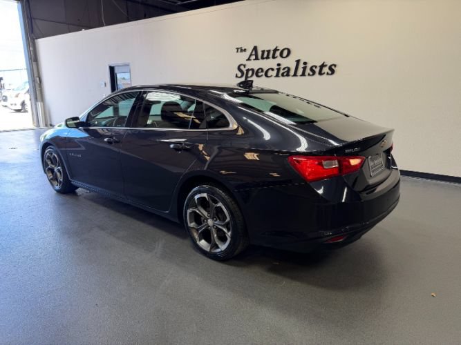 Used 2023 Chevrolet Malibu LT FWD image 2