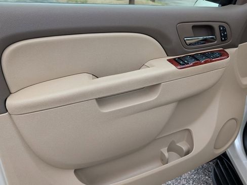 Used 2014 Chevrolet Suburban LTZ image 13