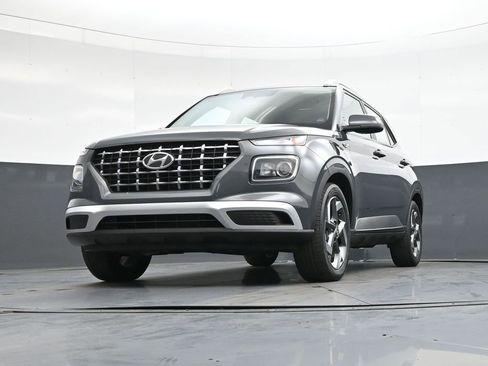 Used 2025 Hyundai Venue SEL image 42