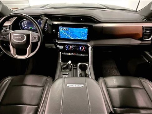 Used 2024 GMC Sierra 2500 Denali w/ Technology Package AWD/4WD image 18
