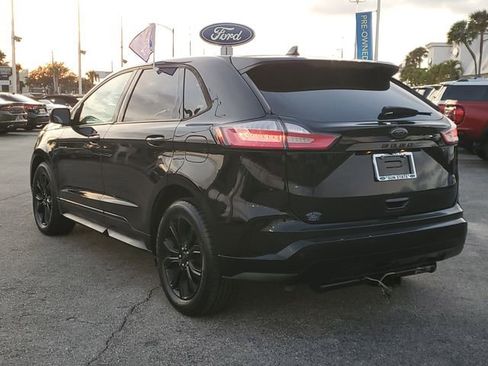 Certified 2022 Ford Edge SE w/ Black Appearance Package image 3