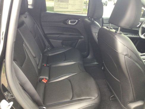 New 2025 Jeep Compass Limited w/ High Altitude Package image 8