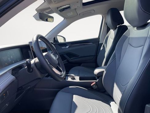 New 2026 Volkswagen Tiguan SE AWD/4WD image 9