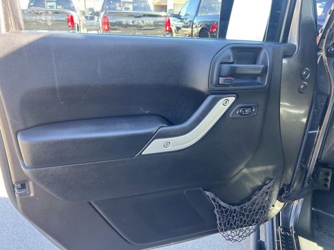Used 2017 Jeep Wrangler Rubicon image 14