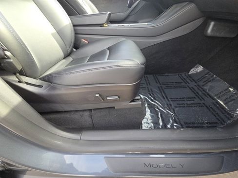 Used 2022 Tesla Model Y Performance image 32