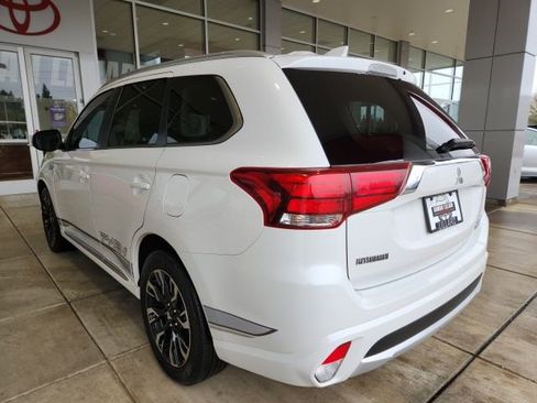 Used 2018 Mitsubishi Outlander image 10