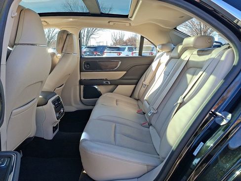 Used 2018 Lincoln Continental Reserve w/ Continental Climate Package image 13