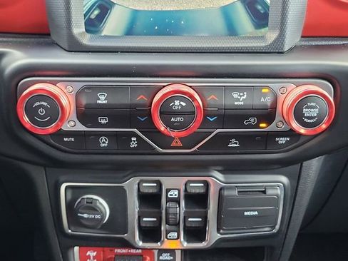 Used 2022 Jeep Gladiator Rubicon w/ Trailer Tow Package image 32