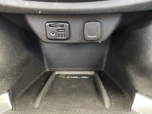 Used 2022 Chevrolet Traverse LT w/ LT Premium Package image 11