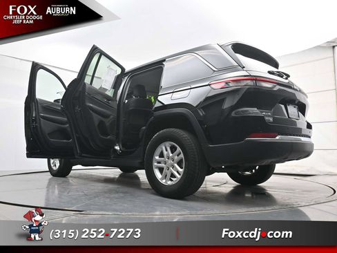 Used 2023 Jeep Grand Cherokee Laredo w/ Luxury Tech Group I image 35