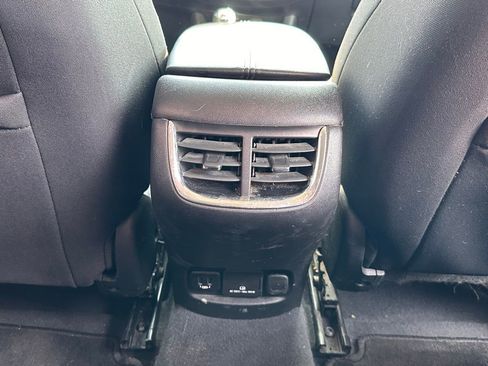 Used 2017 Chevrolet Malibu LT image 19