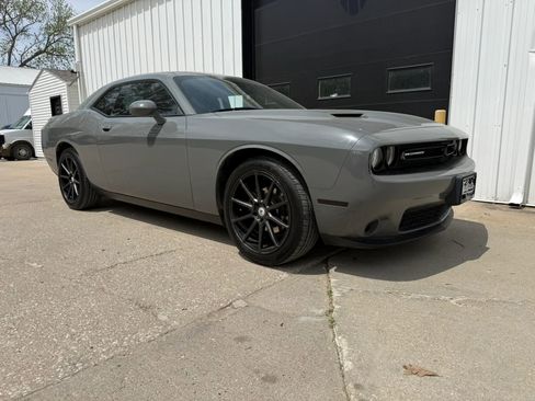 Used 2017 Dodge Challenger SXT RWD image 2