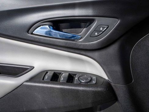 Used 2018 Chevrolet Equinox LS image 26