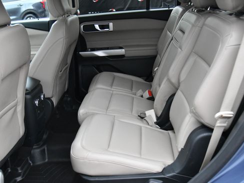 Used 2021 Ford Explorer XLT w/ Equipment Group 202A RWD image 36