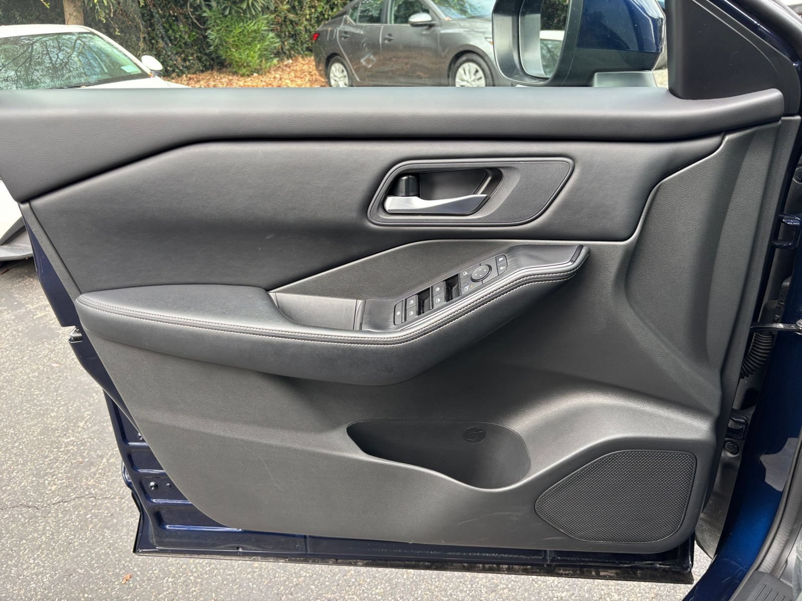 Used 2025 Nissan Rogue SV FWD image 18