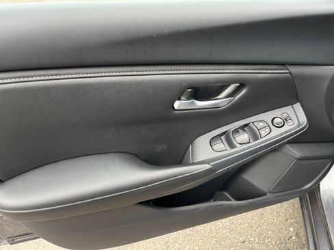 Used 2025 Nissan Sentra SV FWD image 18