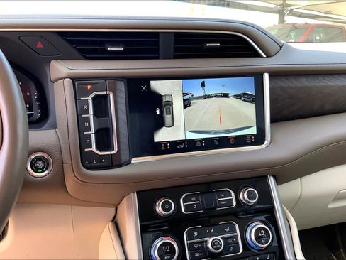 Used 2023 GMC Yukon Denali w/ Advanced Technology Package AWD/4WD image 31