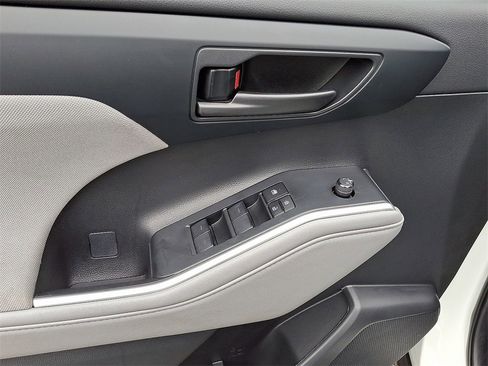 Used 2023 Toyota Highlander LE image 15