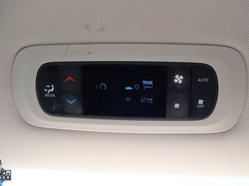 Used 2023 Chrysler Pacifica Touring-L FWD image 29